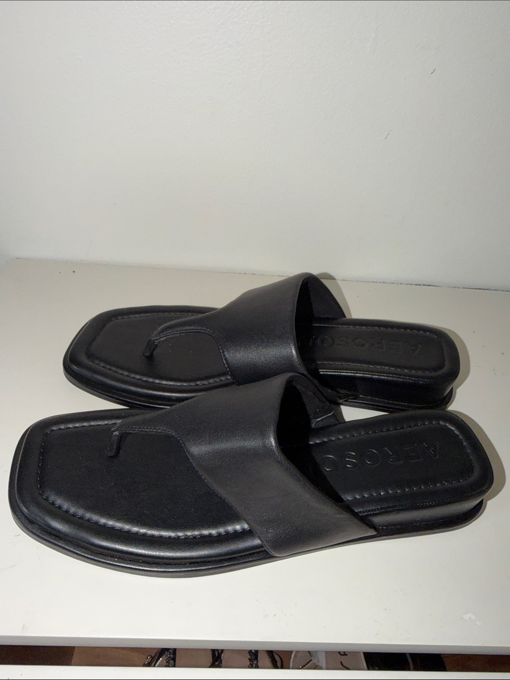 AEROSOLES Black Square-Toe Thong Sandals. Sz 10M - Picture 3 of 6